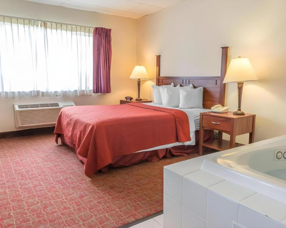 Quality Royle Hotel 2*